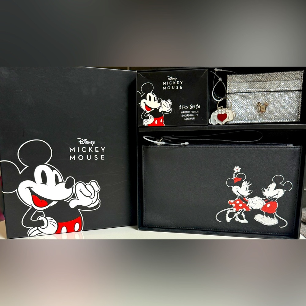 NEW Mickey Mouse Bundle Wristlet Card Holder Keychain Gift Box